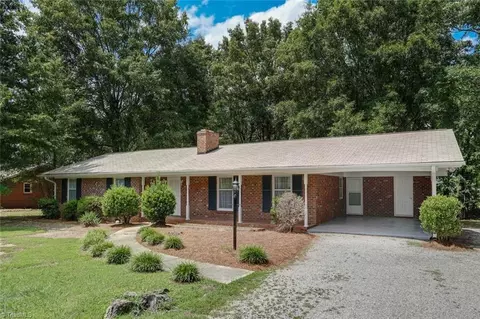 631 E Stadium Dr, Eden, NC 27288 photo 1