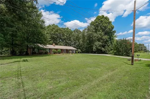 631 E Stadium Dr, Eden, NC 27288 photo 3