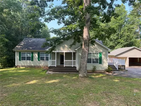 323 Pondview Dr, Wilkesboro, NC 28697