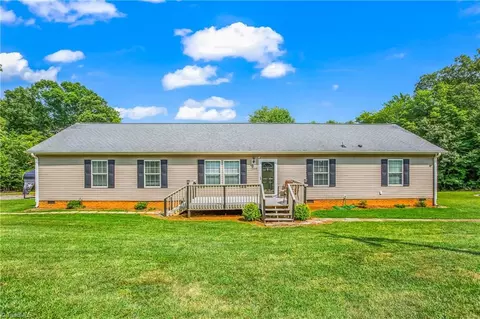 1368 Hope Beasley Rd, Sandy Ridge, NC 27046