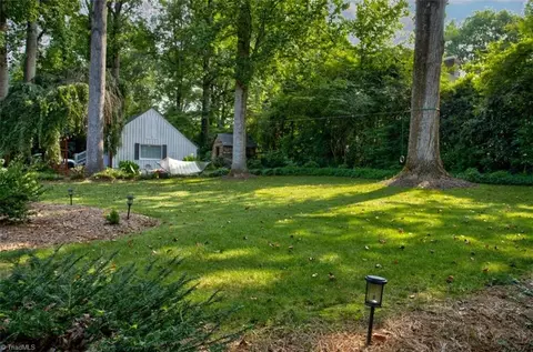 2825 Forest Dr, Winston Salem, NC 27104