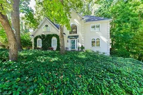 4600 Chesterfield Pl, Jamestown, NC 27282