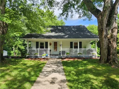 692 Parker Rd, Mount Airy, NC 27030