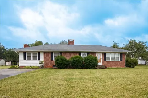 2235 Darwick Rd, Winston Salem, NC 27127