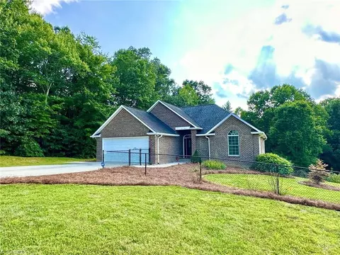 1130 Ring Rd, Westfield, NC 27053 photo 4