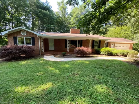 169 Barker Ln, Mount Airy, NC 27030