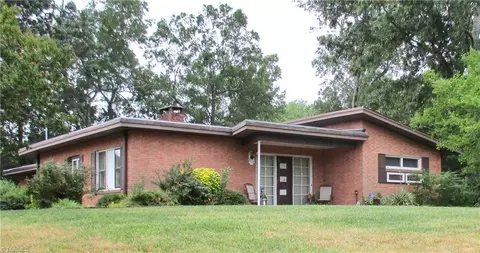 213 Lynella Ln, Thomasville, NC 27360