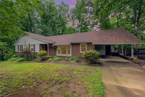 3014 Manchester Dr, Jamestown, NC 27282