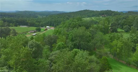 2558 Old Highway 60, Purlear, NC 28665 photo 33