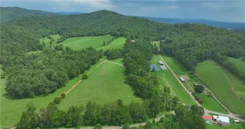 2558 Old Highway 60, Purlear, NC 28665 photo 36