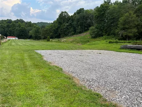 2558 Old Highway 60, Purlear, NC 28665 photo 14