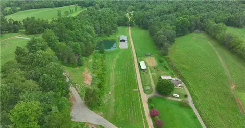 2558 Old Highway 60, Purlear, NC 28665 photo 25