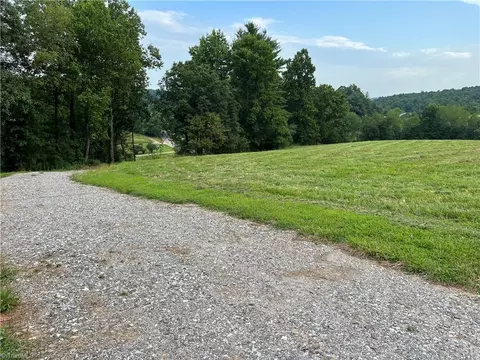 2558 Old Highway 60, Purlear, NC 28665 photo 29