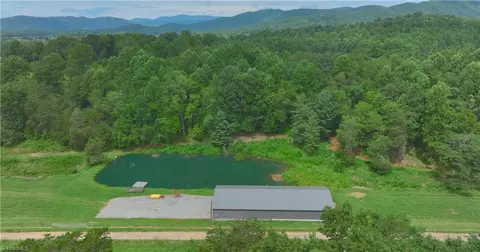 2558 Old Highway 60, Purlear, NC 28665 photo 37