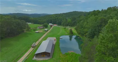 2558 Old Highway 60, Purlear, NC 28665 photo 38