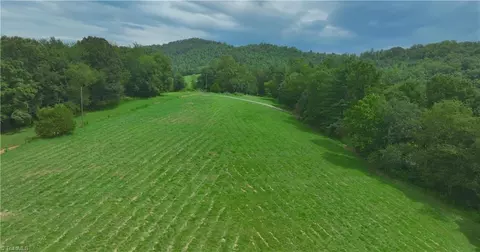2558 Old Highway 60, Purlear, NC 28665 photo 11