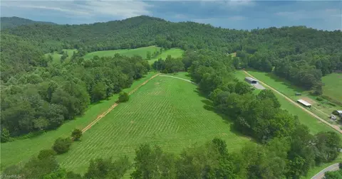 2558 Old Highway 60, Purlear, NC 28665 photo 35