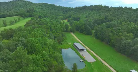 2558 Old Highway 60, Purlear, NC 28665 photo 44