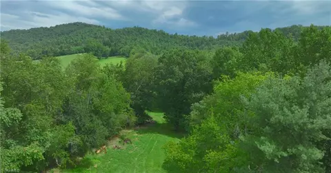 2558 Old Highway 60, Purlear, NC 28665 photo 34
