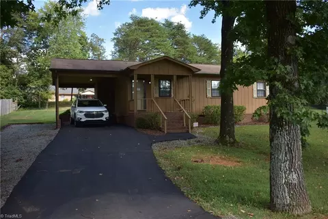 1203 Liberty Dr, Thomasville, NC 27360