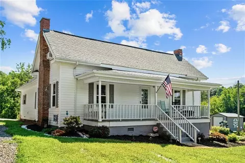 589 Long Hill Rd, Pilot Mountain, NC 27041