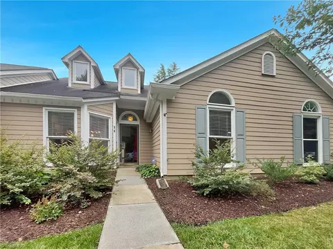 14 Brookway Dr, Greensboro, NC 27410