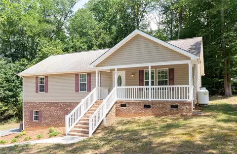305 Walnut Creek Ln, Asheboro, NC 27205