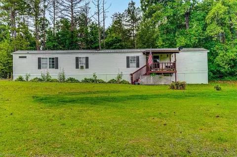 286 Buckner Pl, Thomasville, NC 27360
