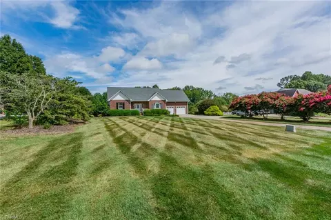 169 Deer Path Ln, Lexington, NC 27295