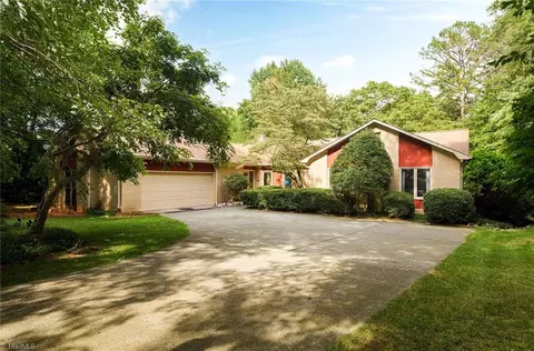 8901 Harpers Grove Ln, Clemmons, NC 27012