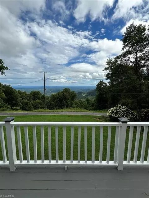 207 Yodler Way, Fancy Gap, VA 24328 photo 9