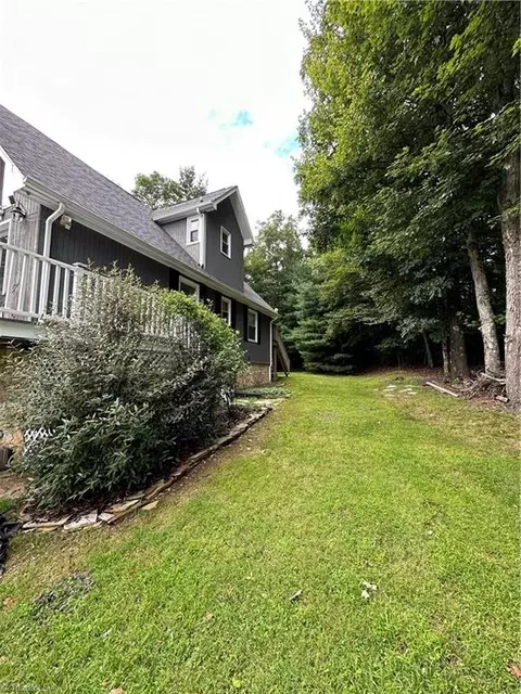 207 Yodler Way, Fancy Gap, VA 24328 photo 6