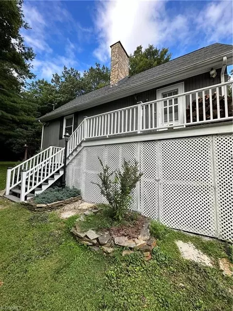 207 Yodler Way, Fancy Gap, VA 24328 photo 5
