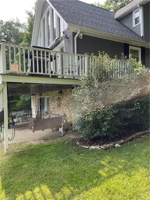 207 Yodler Way, Fancy Gap, VA 24328 photo 3