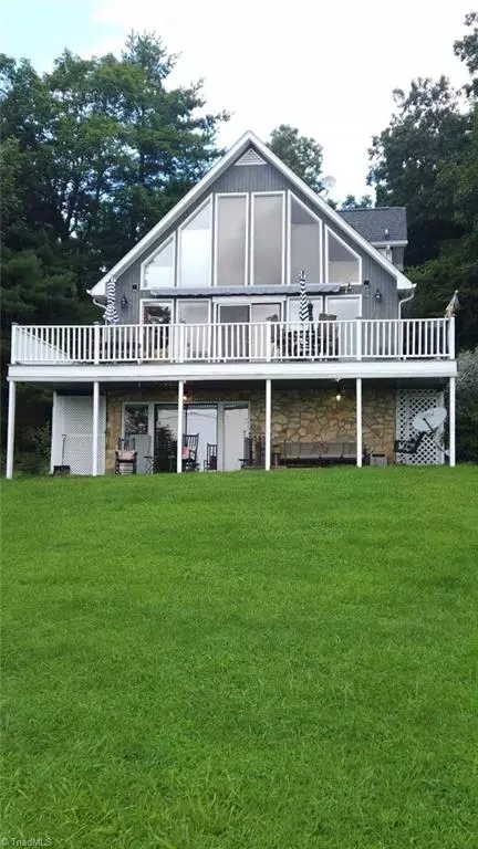 207 Yodler Way, Fancy Gap, VA 24328 photo 2
