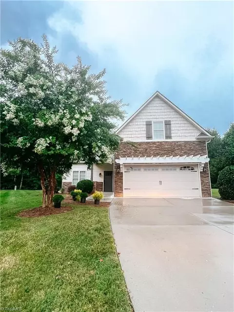 6189 Sunny Brook Dr, Clemmons, NC 27012