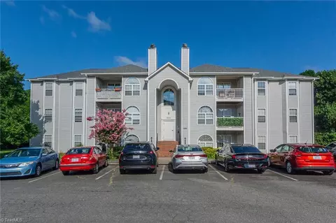634 Rivertree Ln, Winston Salem, NC 27103