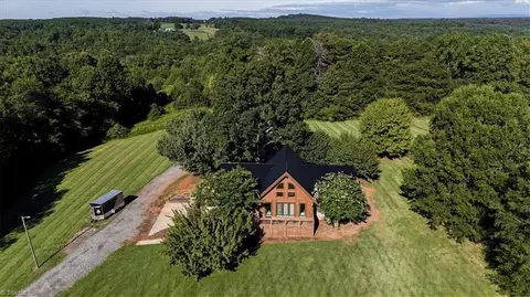 1040 Corner Rd, Pinnacle, NC 27043