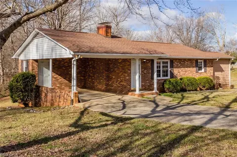 113 Speer Ave, Boonville, NC 27011