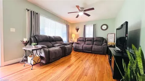 812 Graylyn Dr, High Point, NC 27263 photo 5