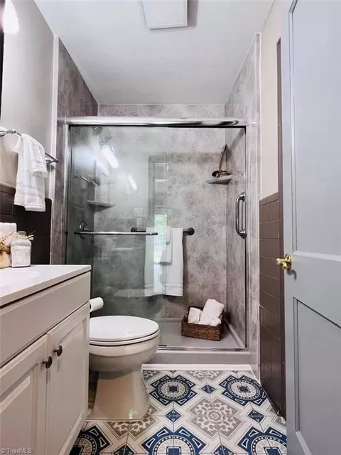 812 Graylyn Dr, High Point, NC 27263 photo 7