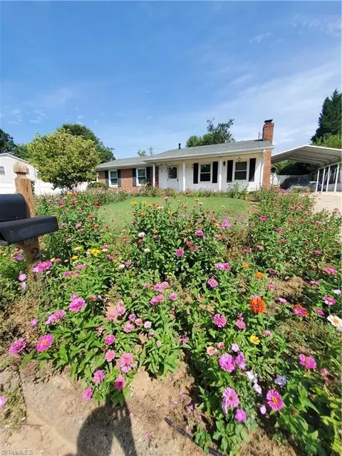 2602 Daye Dr, Greensboro, NC 27406
