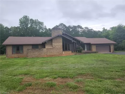 1836 Cutsey Hill Rd, Chase City, VA 23924