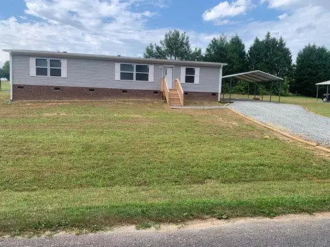 204 Southern Ash Dr, Lexington, NC 27295