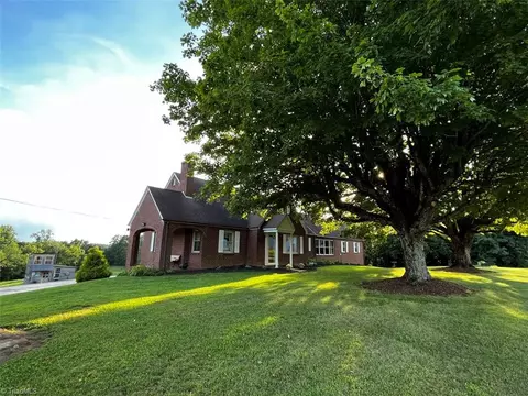 4678 Friends Msn, Ararat, VA 24053