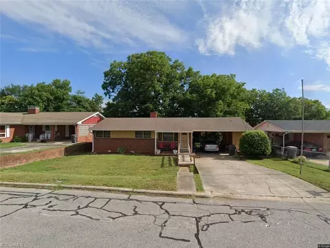 910 Hilltop Blvd, Reidsville, NC 27320