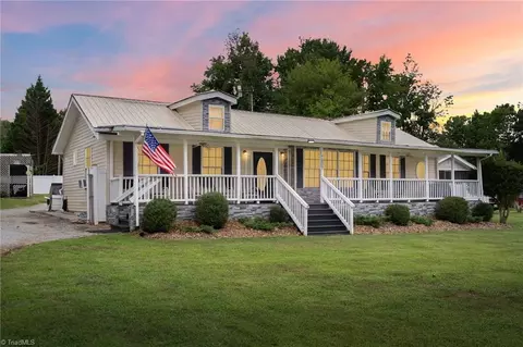 7607 Halldale Rd, High Point, NC 27265
