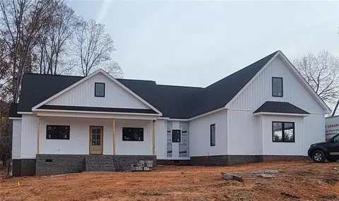 7706 Dovefield Dr, Stokesdale, NC 27357