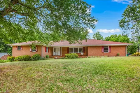 805 Kingston Dr, High Point, NC 27262