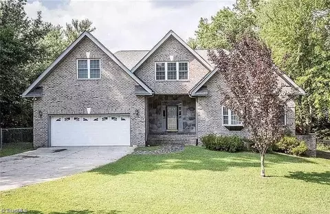 2117 Lynwood Dr, Greensboro, NC 27406